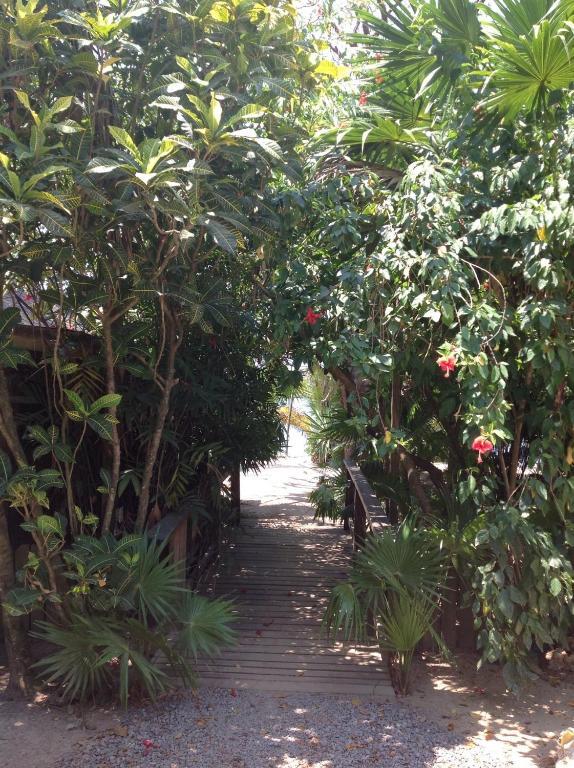 Half Moon Resort (Adults Only) West End Ngoại thất bức ảnh